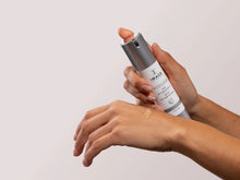Afbeelding in Gallery-weergave laden, AGELESS - Total Anti-Aging Serum
