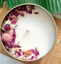 Afbeelding in Gallery-weergave laden, Geurkaars - Fleurie Fleur - Goud doosje
